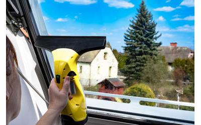 Mycie okien w domu. Jak to zrobić dobrze?
